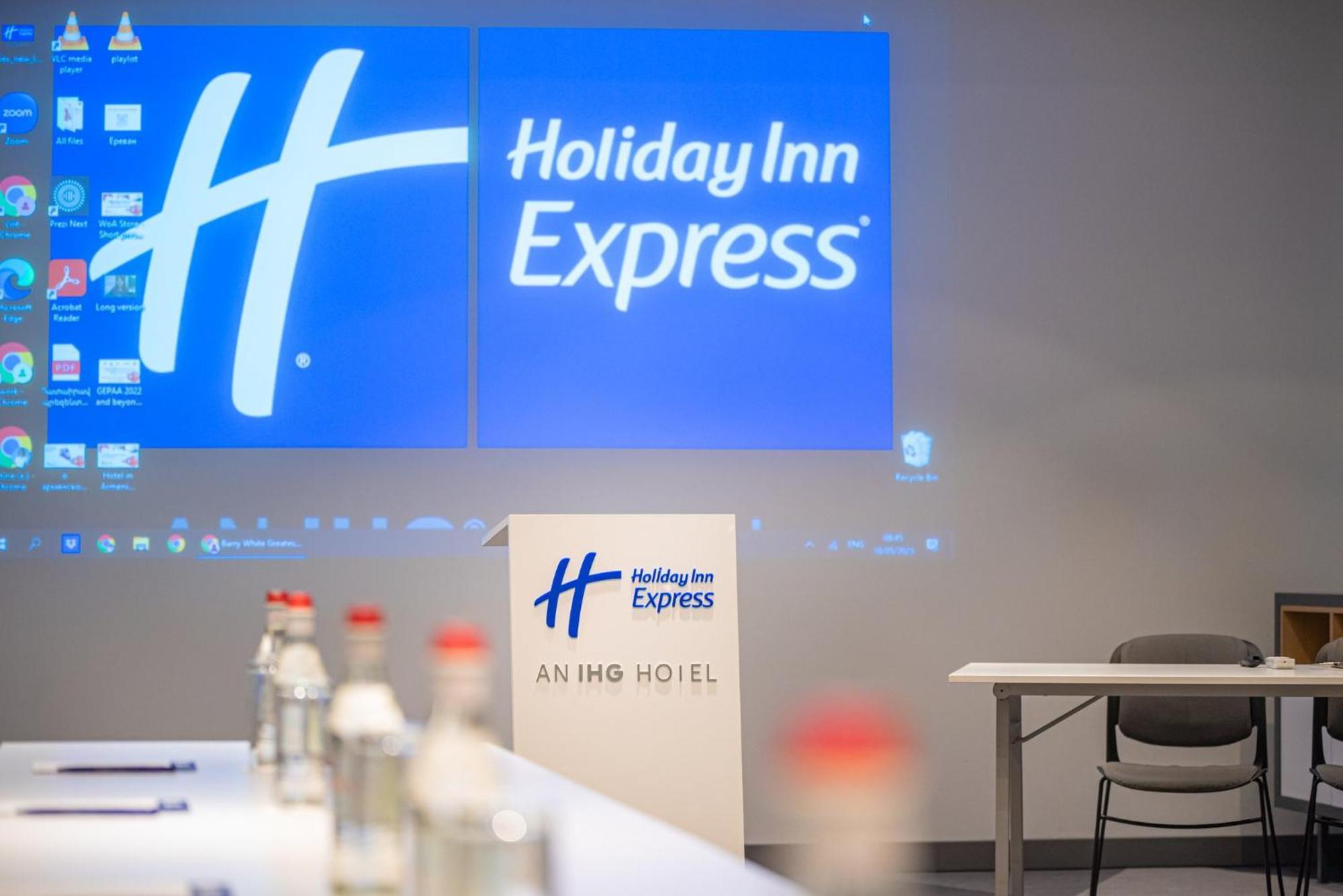 Holiday Inn Express - Yerevan, An Ihg Hotel Dış mekan fotoğraf